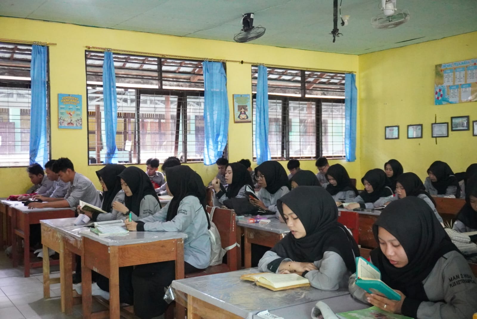 Gerakan Khatam Bersama : MAN 2 HSU Wujudkan Target, Raih Keberkahan